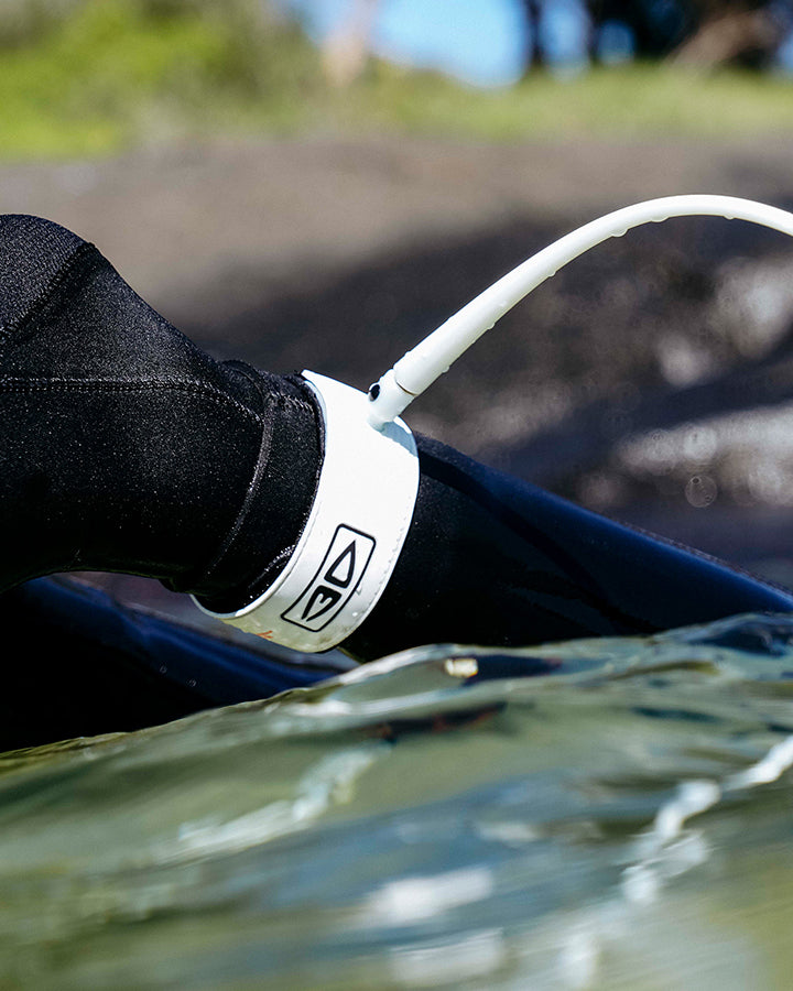 Load image into Gallery viewer, O&E Slim Line ONE-XT Comp 6'0 Leash