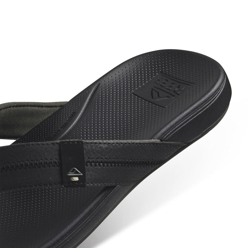 Load image into Gallery viewer, Reef Cushion Phantom 2.0 Jandal - Black

