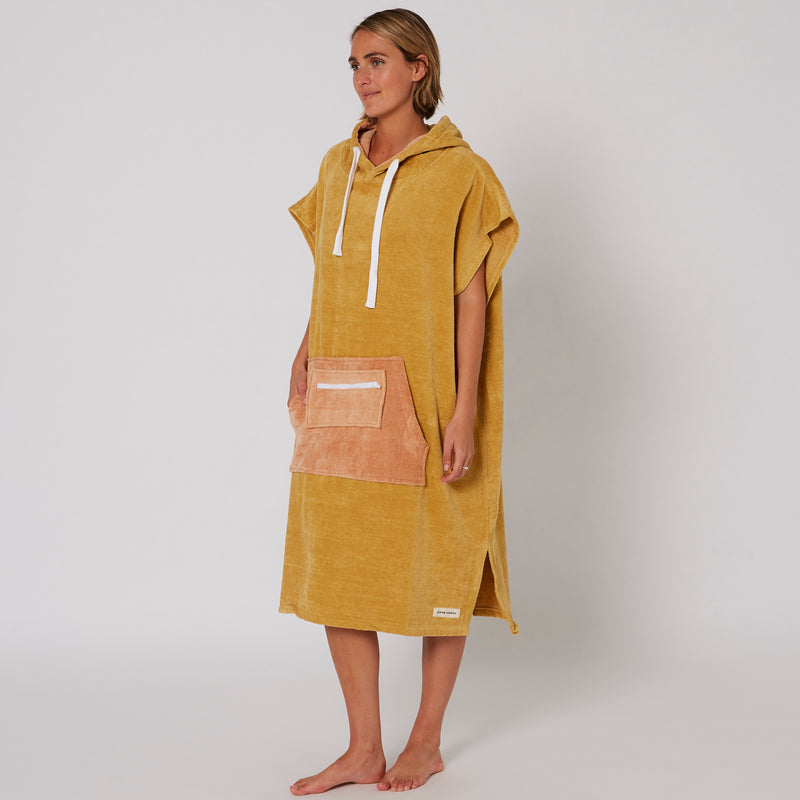 Load image into Gallery viewer, O&amp;E Ladies Daydream Hooded Poncho
