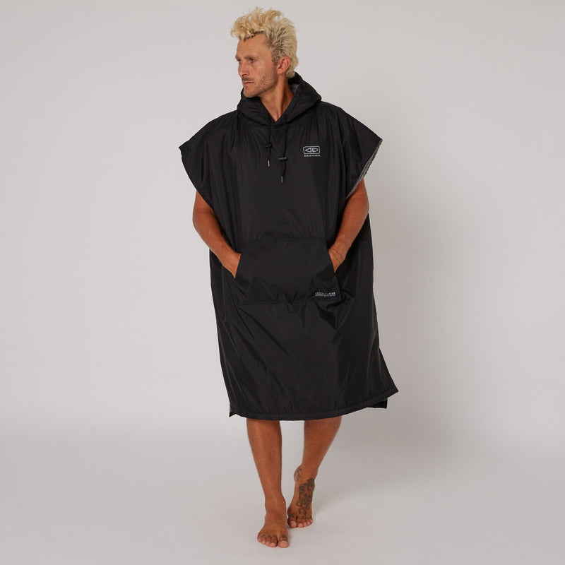Load image into Gallery viewer, O&amp;E Perfect Storm Poncho - Black
