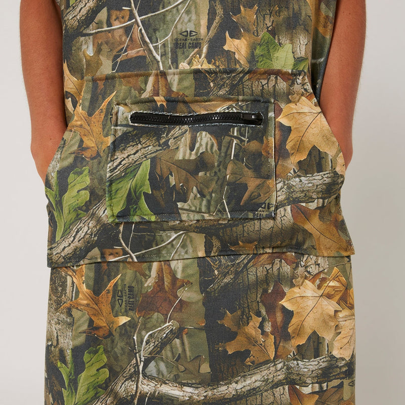 Load image into Gallery viewer, O&amp;E Youth Real Camo Hooded Poncho
